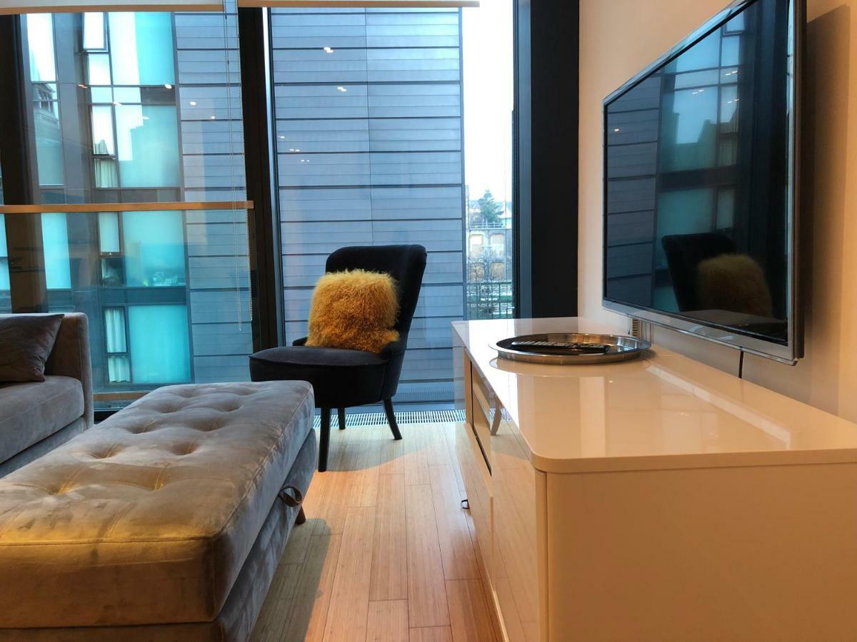 2 Bed Apartment At Quartermile Единбург Екстериор снимка