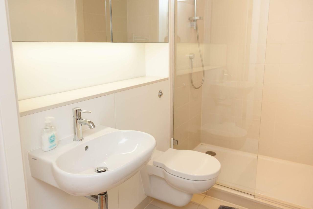 2 Bed Apartment At Quartermile Единбург Екстериор снимка