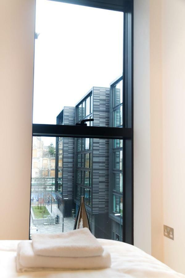 2 Bed Apartment At Quartermile Единбург Екстериор снимка