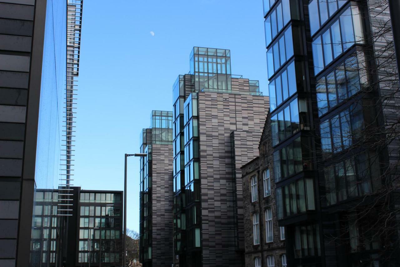 2 Bed Apartment At Quartermile Единбург Екстериор снимка